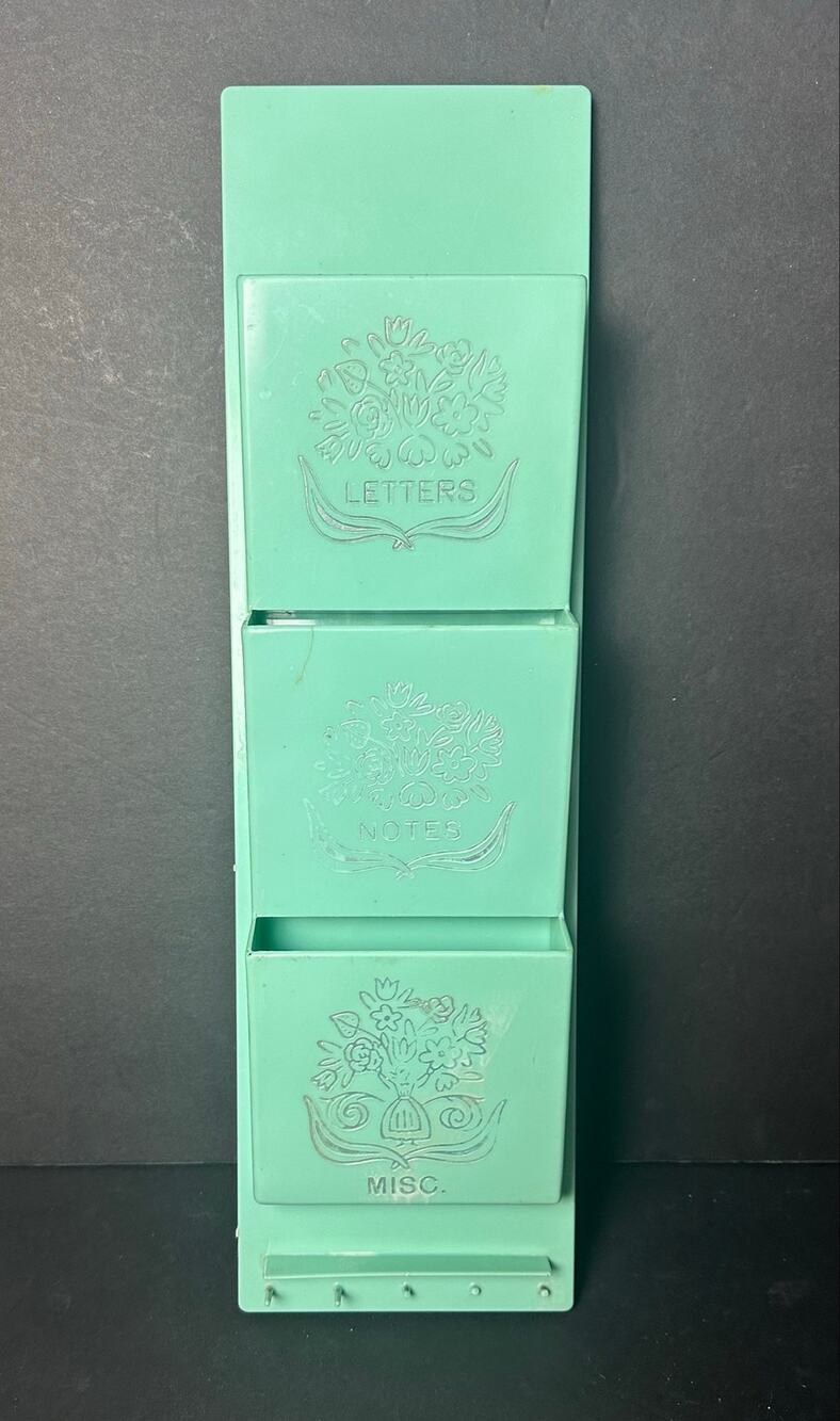 VTG MCM Fesco Letter Note Misc Wall Holder Jadeite & Silver Color #6221 USA